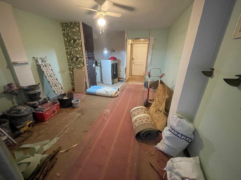 Vista del apartamento en Peguera antes de la reforma integral realizada por Buildwell Mallorca