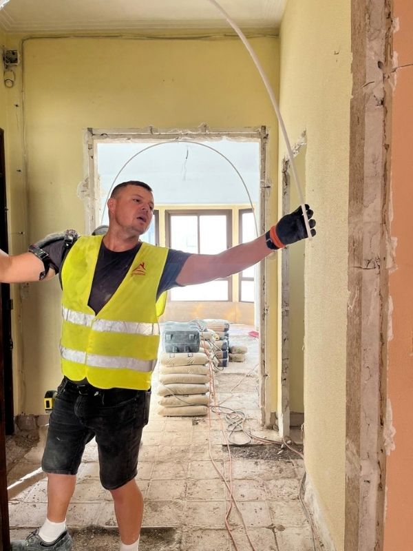 Creation of open architectural arches during refurbishment in Palma Mallorca.